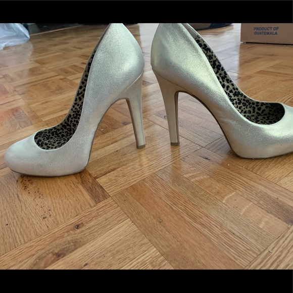 Gold Jessica Simpson Heels - Picture 5 of 8